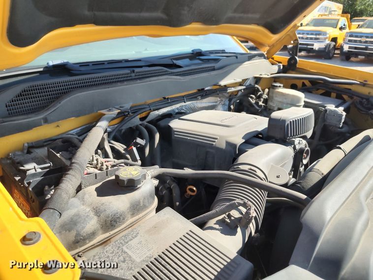 image for item LK9275 2016 Chevrolet Silverado 3500HD  utility bed pickup truck