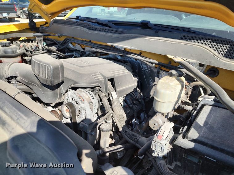 image for item LK9275 2016 Chevrolet Silverado 3500HD  utility bed pickup truck