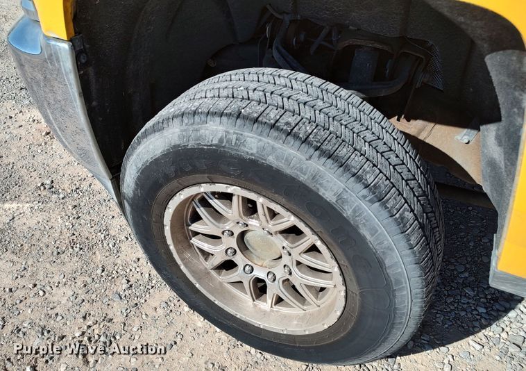 image for item LK9275 2016 Chevrolet Silverado 3500HD  utility bed pickup truck