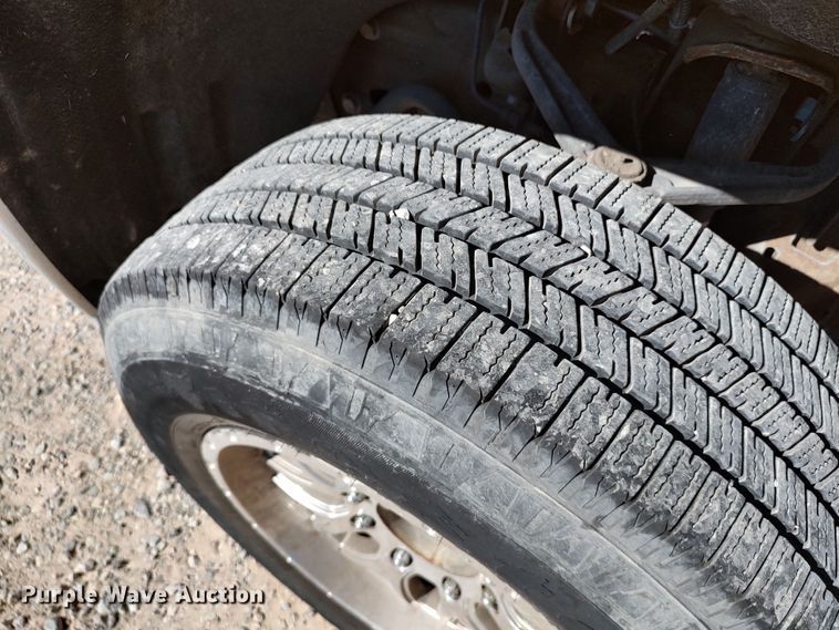 image for item LK9275 2016 Chevrolet Silverado 3500HD  utility bed pickup truck