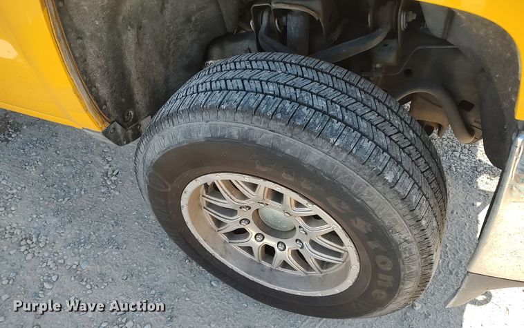 image for item LK9275 2016 Chevrolet Silverado 3500HD  utility bed pickup truck