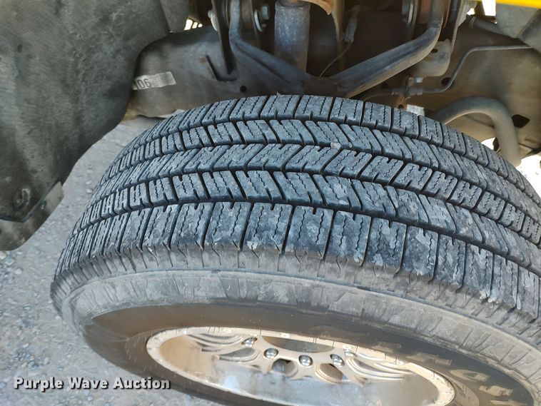 image for item LK9275 2016 Chevrolet Silverado 3500HD  utility bed pickup truck