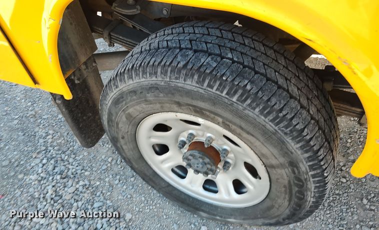 image for item LK9275 2016 Chevrolet Silverado 3500HD  utility bed pickup truck