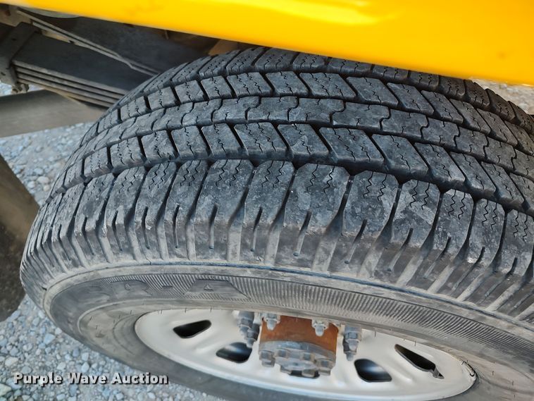 image for item LK9275 2016 Chevrolet Silverado 3500HD  utility bed pickup truck