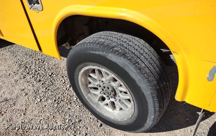 image for item LK9275 2016 Chevrolet Silverado 3500HD  utility bed pickup truck