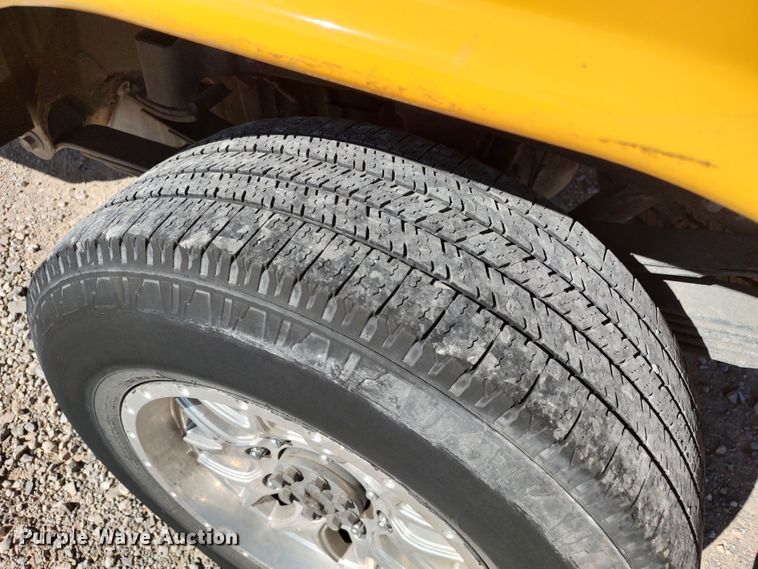 image for item LK9275 2016 Chevrolet Silverado 3500HD  utility bed pickup truck