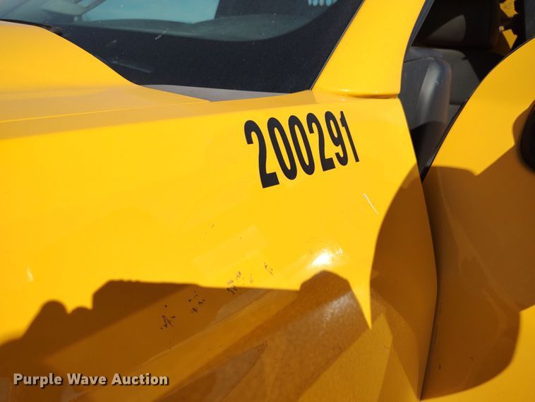 image for item LK9275 2016 Chevrolet Silverado 3500HD  utility bed pickup truck