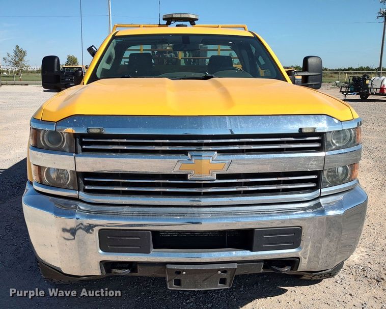 image for item LK9276 2016 Chevrolet Silverado 3500HD  utility bed pickup truck