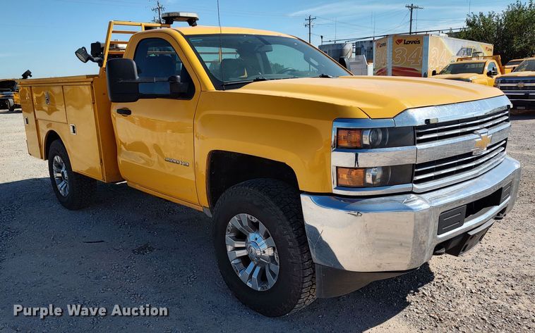 image for item LK9276 2016 Chevrolet Silverado 3500HD  utility bed pickup truck