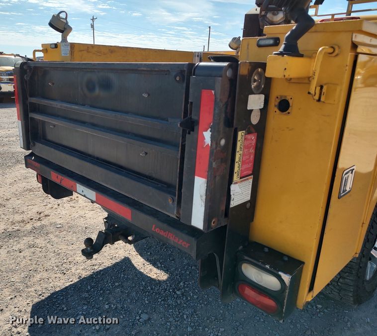 image for item LK9276 2016 Chevrolet Silverado 3500HD  utility bed pickup truck