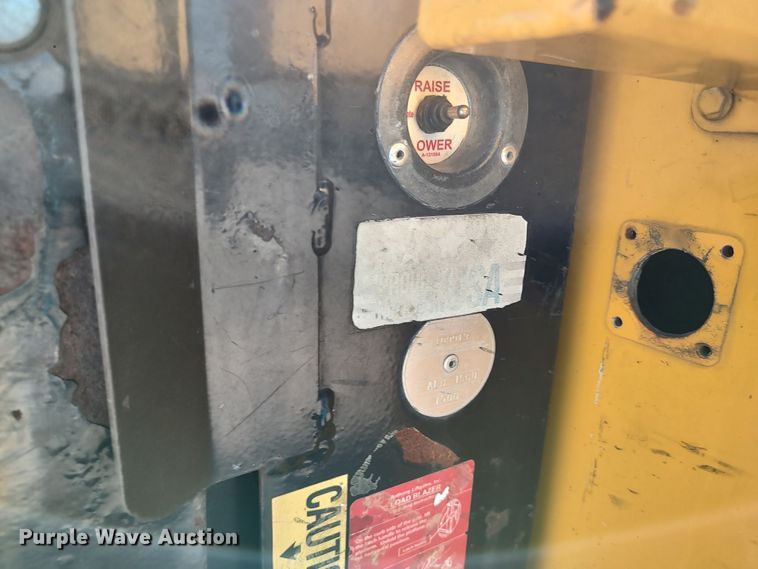 image for item LK9276 2016 Chevrolet Silverado 3500HD  utility bed pickup truck