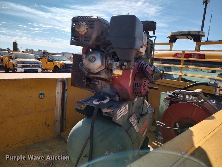 image for item LK9276 2016 Chevrolet Silverado 3500HD  utility bed pickup truck