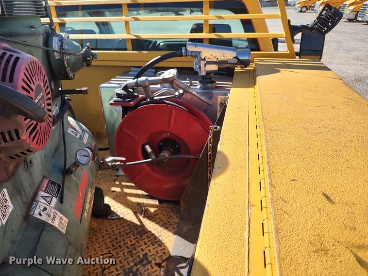 image for item LK9276 2016 Chevrolet Silverado 3500HD  utility bed pickup truck