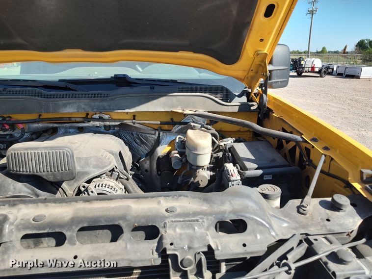 image for item LK9276 2016 Chevrolet Silverado 3500HD  utility bed pickup truck