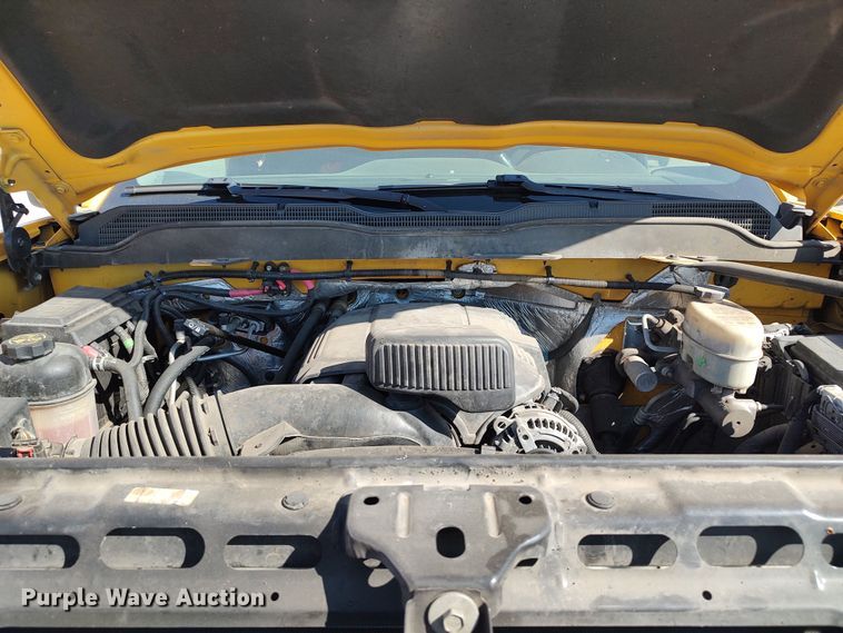 image for item LK9276 2016 Chevrolet Silverado 3500HD  utility bed pickup truck