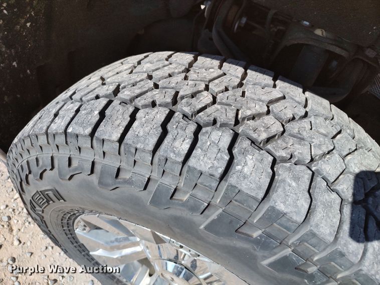 image for item LK9276 2016 Chevrolet Silverado 3500HD  utility bed pickup truck