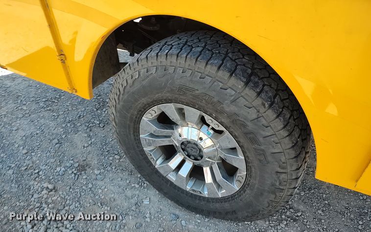 image for item LK9276 2016 Chevrolet Silverado 3500HD  utility bed pickup truck