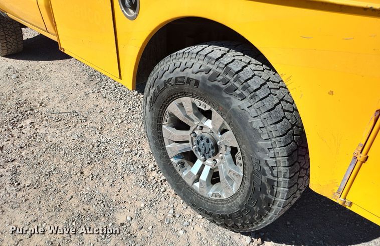 image for item LK9276 2016 Chevrolet Silverado 3500HD  utility bed pickup truck