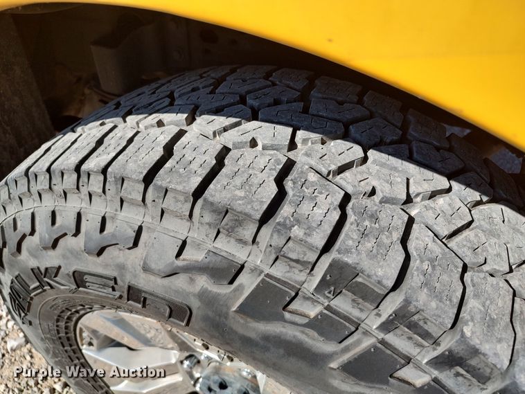 image for item LK9276 2016 Chevrolet Silverado 3500HD  utility bed pickup truck