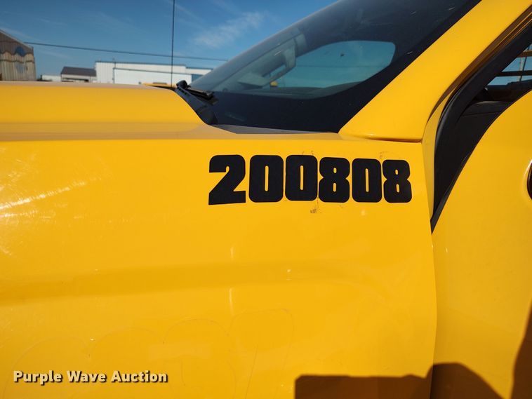 image for item LK9276 2016 Chevrolet Silverado 3500HD  utility bed pickup truck