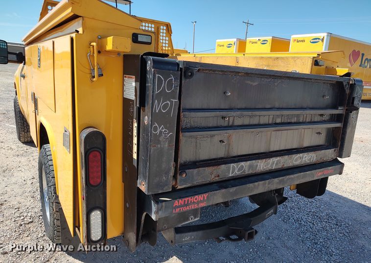 image for item LK9782 2016 Chevrolet Silverado 3500HD  utility bed pickup truck