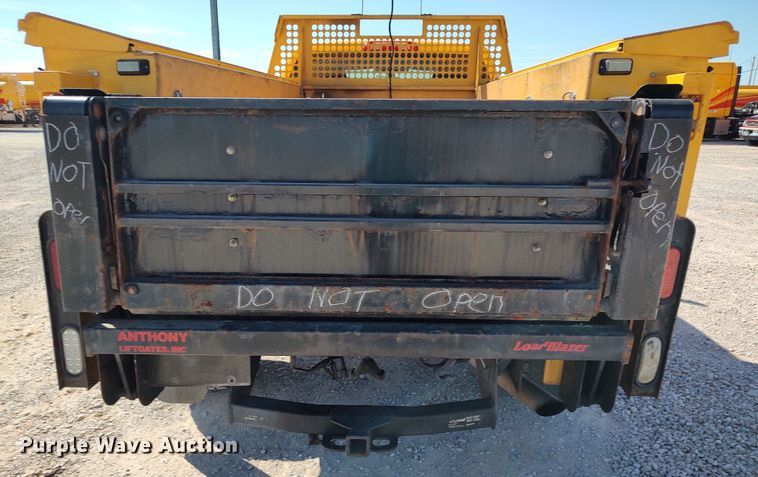 image for item LK9782 2016 Chevrolet Silverado 3500HD  utility bed pickup truck