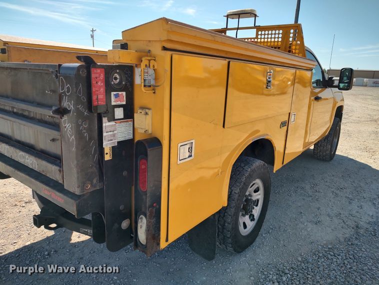 image for item LK9782 2016 Chevrolet Silverado 3500HD  utility bed pickup truck