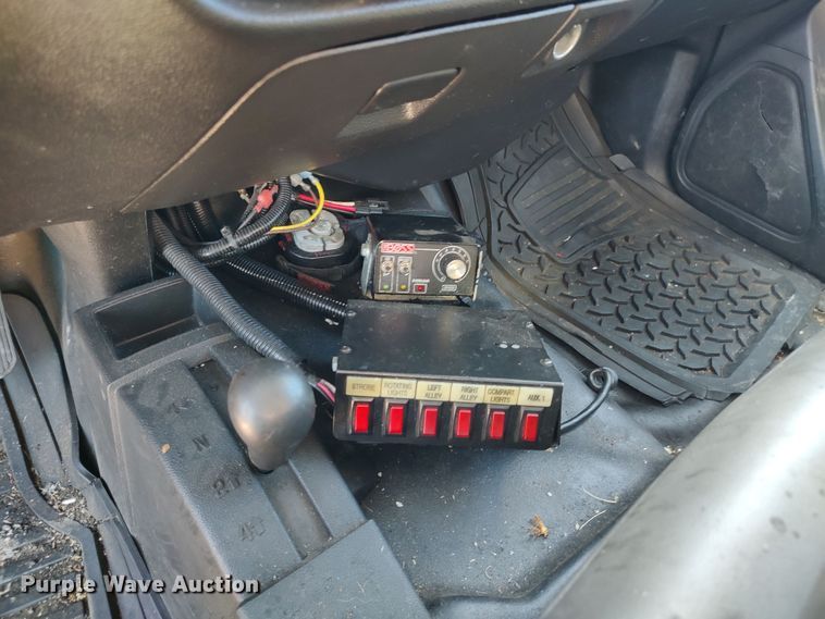 image for item LK9782 2016 Chevrolet Silverado 3500HD  utility bed pickup truck