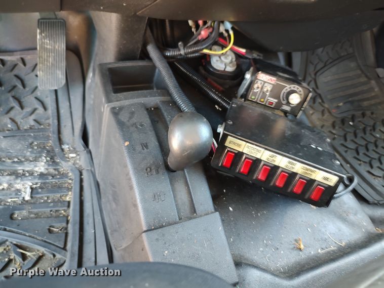 image for item LK9782 2016 Chevrolet Silverado 3500HD  utility bed pickup truck