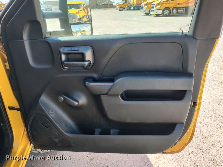 image for item LK9782 2016 Chevrolet Silverado 3500HD  utility bed pickup truck