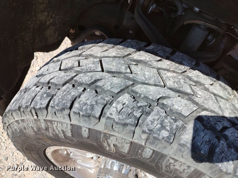 image for item LK9782 2016 Chevrolet Silverado 3500HD  utility bed pickup truck