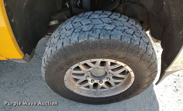 image for item LK9782 2016 Chevrolet Silverado 3500HD  utility bed pickup truck