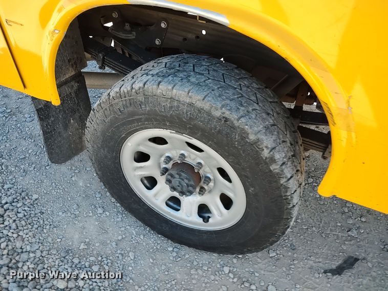 image for item LK9782 2016 Chevrolet Silverado 3500HD  utility bed pickup truck