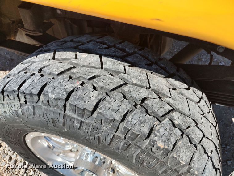 image for item LK9782 2016 Chevrolet Silverado 3500HD  utility bed pickup truck