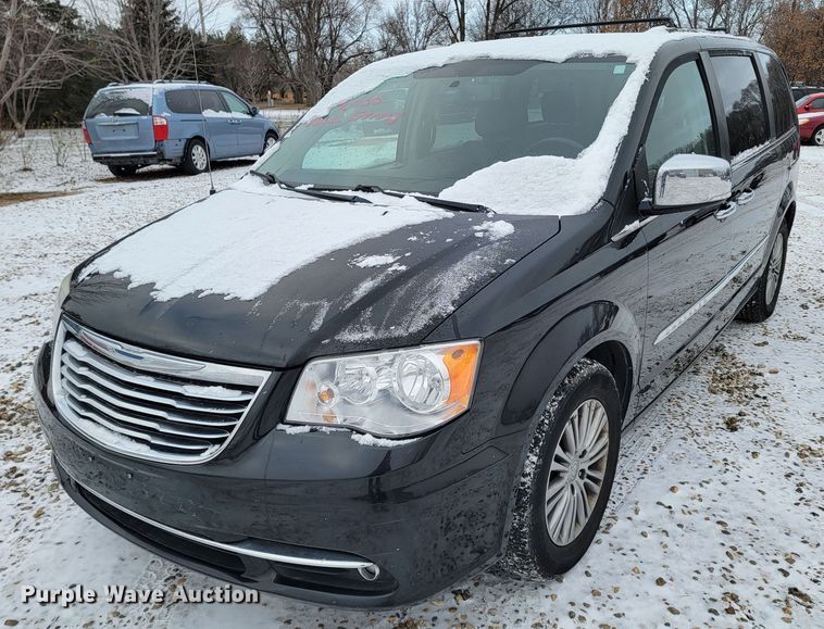 image for item LL9736 2014 Chrysler Town & Country  van