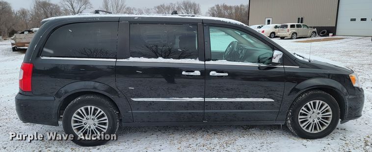 image for item LL9736 2014 Chrysler Town & Country  van