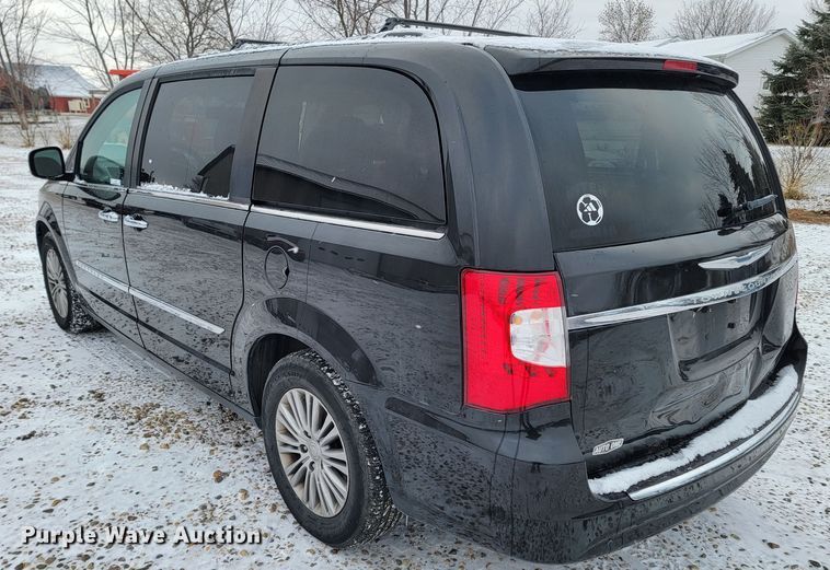 image for item LL9736 2014 Chrysler Town & Country  van