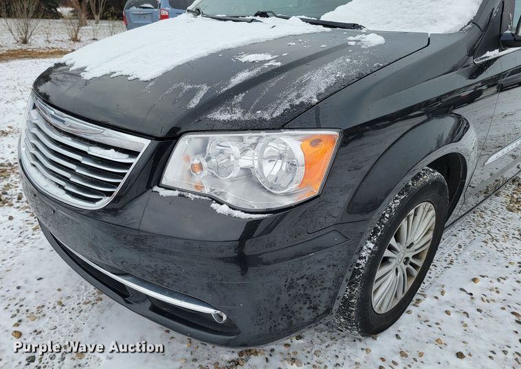 image for item LL9736 2014 Chrysler Town & Country  van