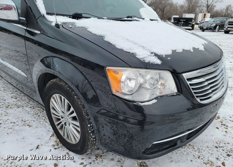 image for item LL9736 2014 Chrysler Town & Country  van