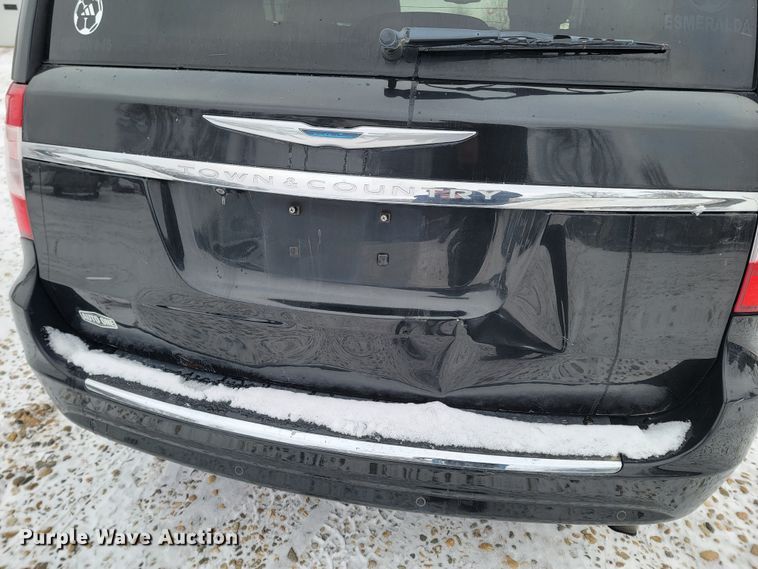 image for item LL9736 2014 Chrysler Town & Country  van