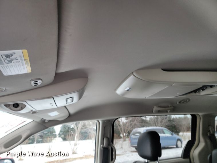 image for item LL9736 2014 Chrysler Town & Country  van