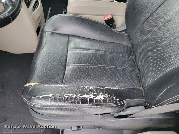 image for item LL9736 2014 Chrysler Town & Country  van