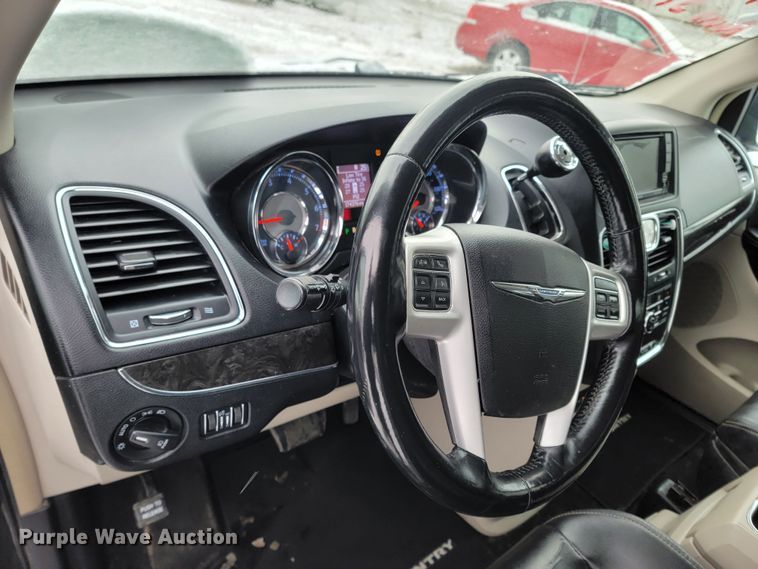 image for item LL9736 2014 Chrysler Town & Country  van