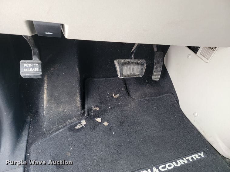 image for item LL9736 2014 Chrysler Town & Country  van