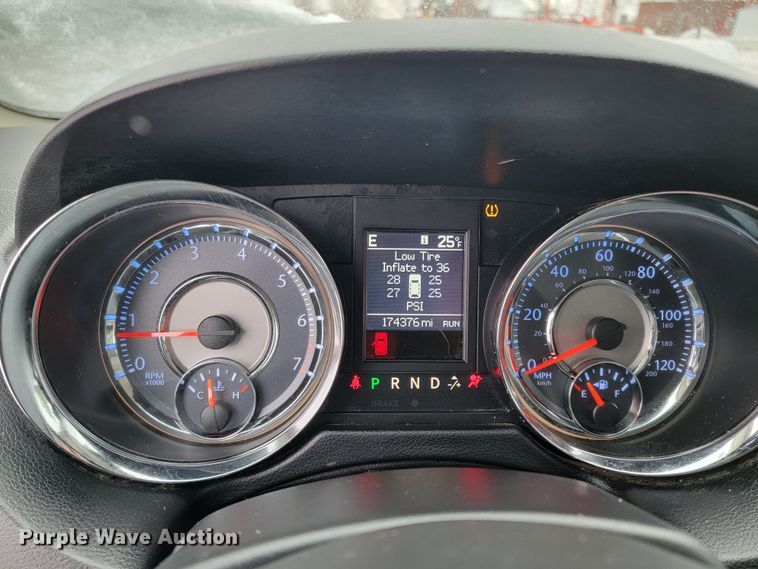 image for item LL9736 2014 Chrysler Town & Country  van