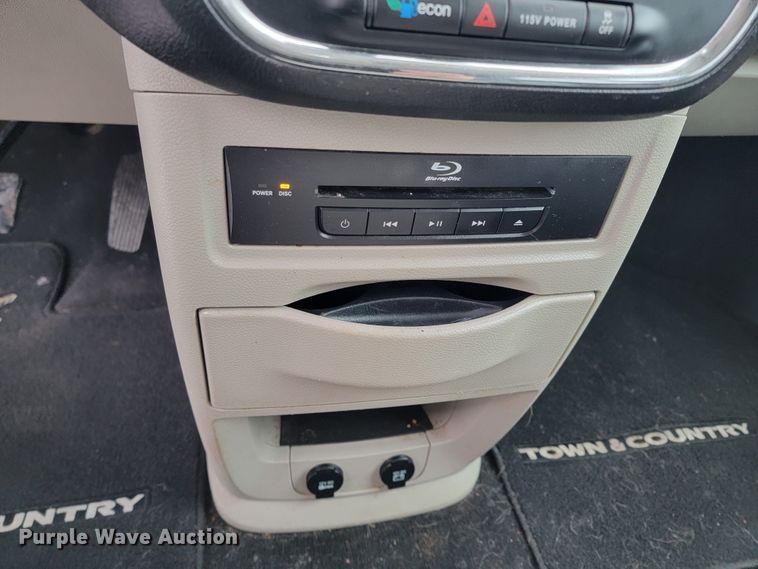 image for item LL9736 2014 Chrysler Town & Country  van