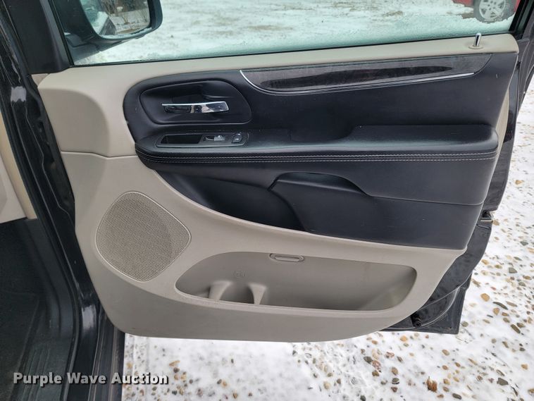 image for item LL9736 2014 Chrysler Town & Country  van