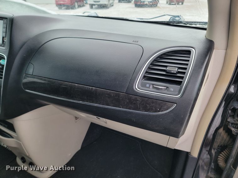 image for item LL9736 2014 Chrysler Town & Country  van