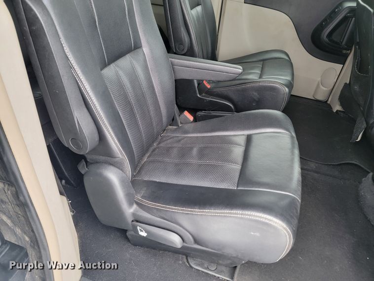 image for item LL9736 2014 Chrysler Town & Country  van