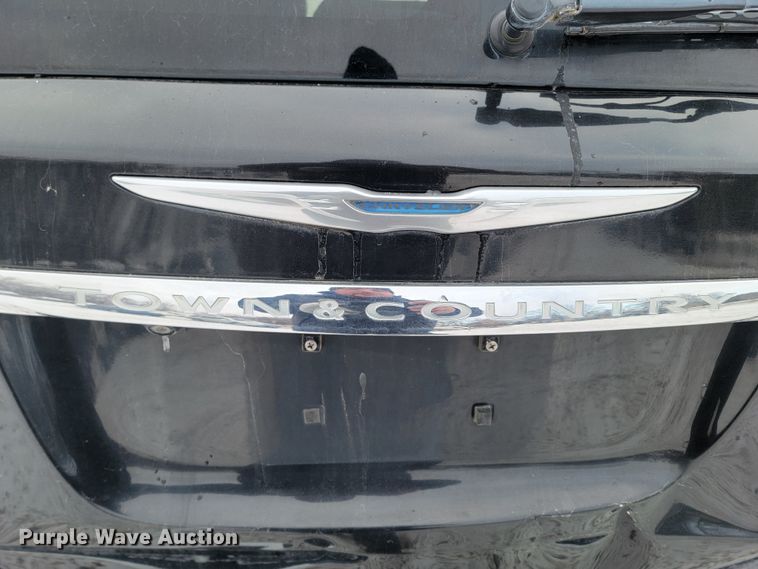 image for item LL9736 2014 Chrysler Town & Country  van